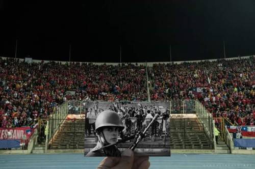 humorhistorico:  La tribuna vacía del estadio nacional de Chile.Aquella tribuna inalterada, representa a quienes fueron muertos y torturados en el golpe militar de 1973, cuando el estadio nacional se uso como campo de concentración en Chile.