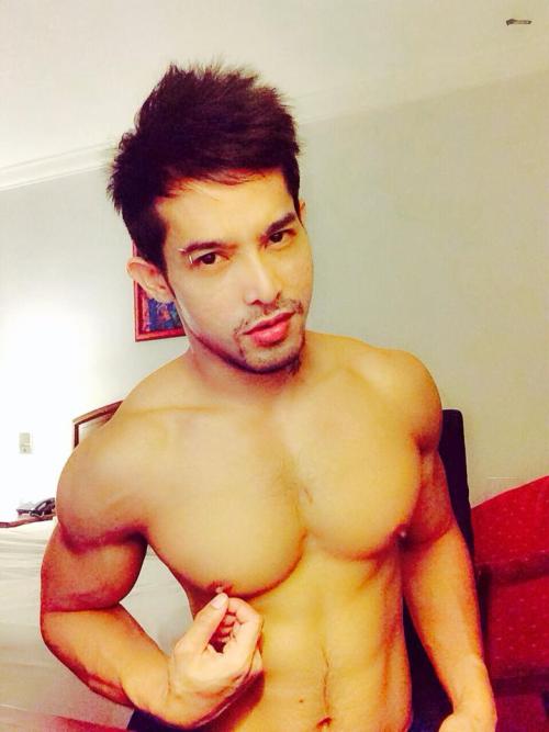 shoxchanelandchoco:  Rico Gwapito. <3  #PinoyBeauty #FilipinoBeauty #AZNFever 