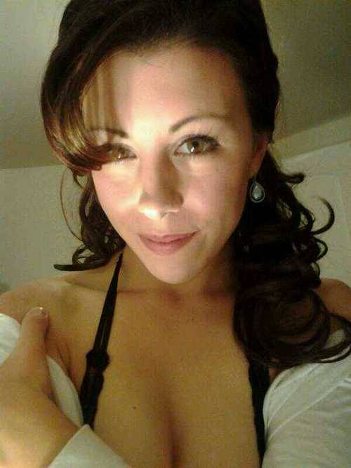 best-milfphotos:  Attractive Milf With Well Shaped Boobs - gallery