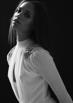 exquisitelyintimate: model. alicia vikander