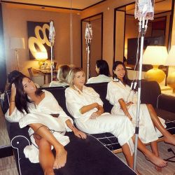 LoL waking up and getting IV drips with my girls @monicalsims @jessicacribbon 💕 thanks @revivme for always taking care of us in vegas! Can&rsquo;t wait for the new LA by gemmaleefarrell