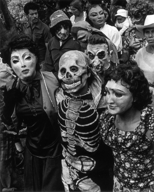 lazhuntiez:“Procession Chalma, México”Graciela Iturbide1984