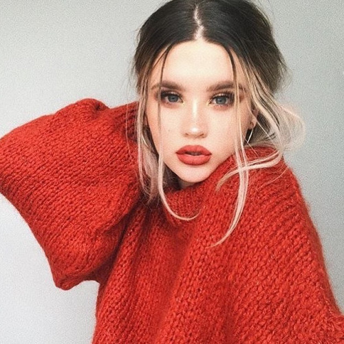 Cutie @lilhunnytay wearing RUSTIC This earthy-red #Velvetines shade is perfect for fall and availabl