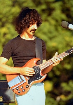 doraemonmon:  Frank Zappa