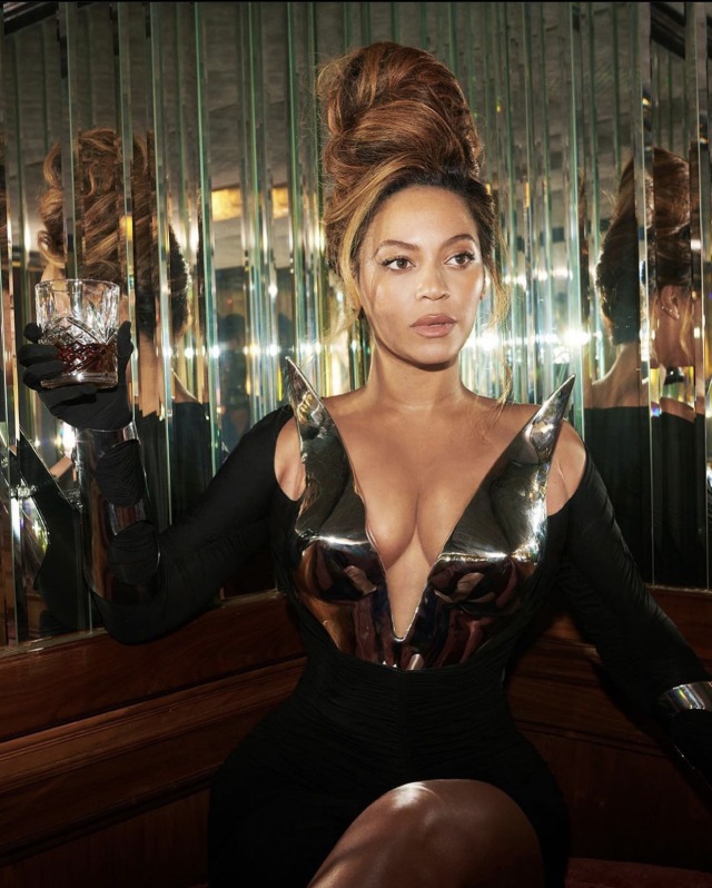90sisthenew80s:Beyoncé for RENAISSANCE Via: adelekatyyonce