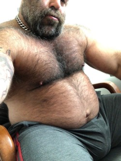 hungbob:  Got a meaty bulge, heavy and full