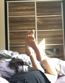 Asian girls' sexy feet