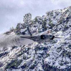 planesawesome:   An F-35 rips through the