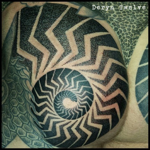 Cheeky close up… #deryntwelve #tattoo #spiraltattoo #nautilus #sacredgeometrytattoos #sacredg