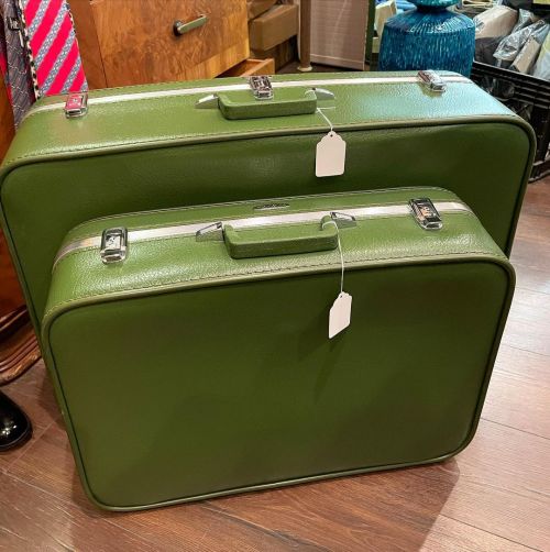 Avocado luggage, WHAT? ! Large case $45, medium case $38. Featherlite brand. Borderline flawless! In