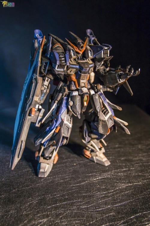 toysmaniac:  Mobile Suit Gundam Resonance - Custom Build  Modeled by noctizer