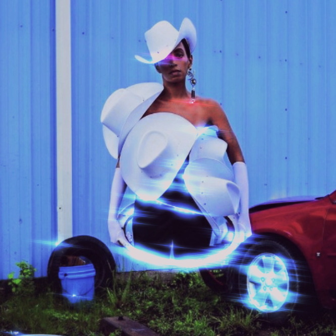 juicyicon:solange knowles with her natural brilliance