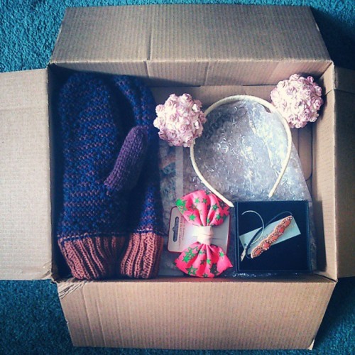 Hello little #asos #delivery not sure if it’s summer or winter!   #mittens #hair #bow #floral #aliceband