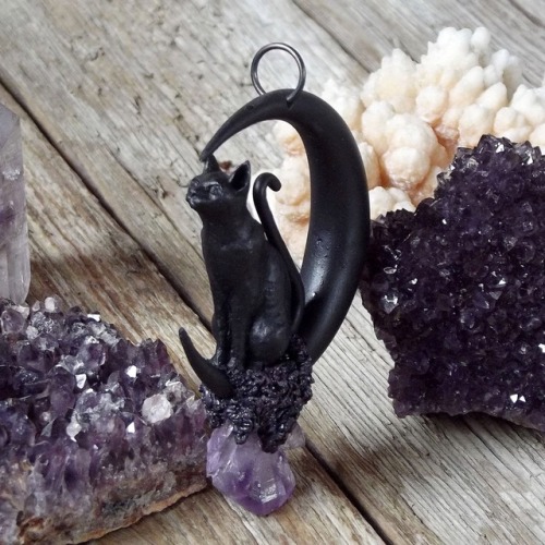 sosuperawesome: Sculptures and Jewelry, by Umay Design on Etsy See our ‘crystals’ tag
