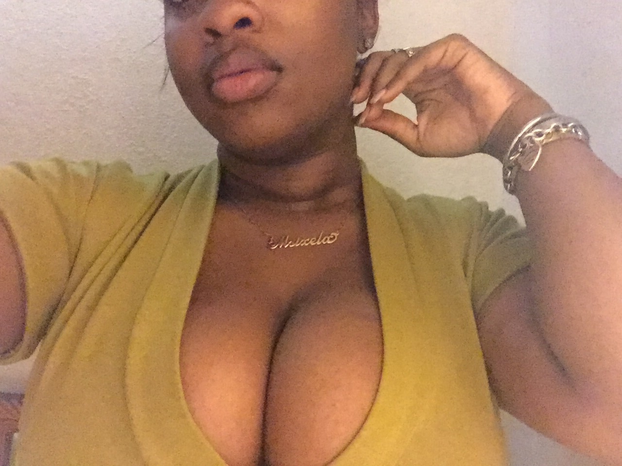 Slim&Busty Black Ladies