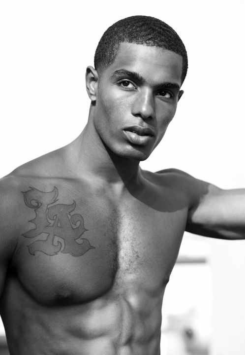 asetianvampyre:  georrick:  Antonio Cizcaino  Sexiness