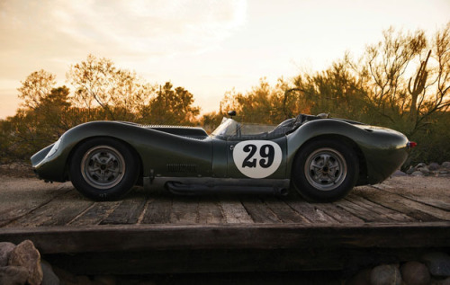 The Knobbly by Lister Motor Company.(via Lister Knobbly, un retour | Magazine sur la Mobilité)