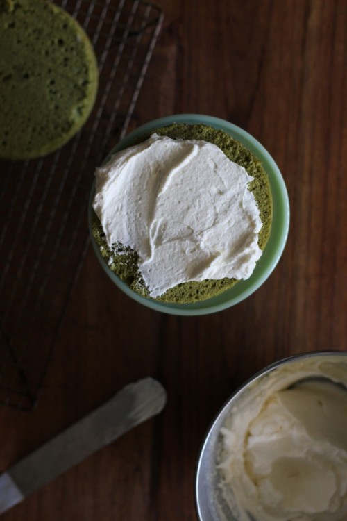 foodffs:  MATCH GREEN TEA AND WHITE CHOCOLATE WHIPPED CREAM FROSTINGReally nice recipes. Every hour.Show me what you cooked!