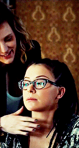 itsagronbitch:Delphine and her Cosima’s-face-stroking ways