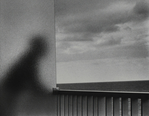 casadabiqueira:The Balcony, MartiniqueAndré Kertész, 1972