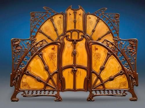 artnouveaustyle:marylibra:Crafted of cast iron with fitted wood panelsCirca 1900Now that’s a bed! He