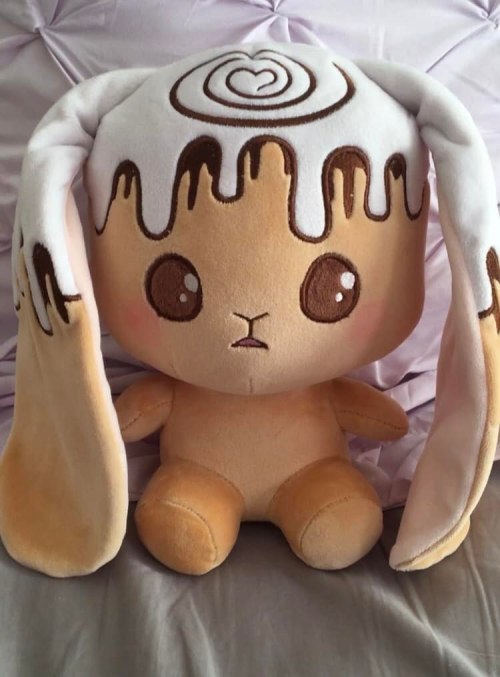 Cinnabunny is ready to say hello! They’re the third plush in my new series called Daisuki Crit