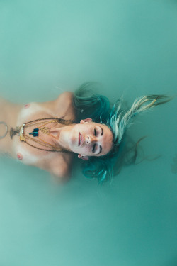 mndblwng:  (via Aqua Water Girl by Asher