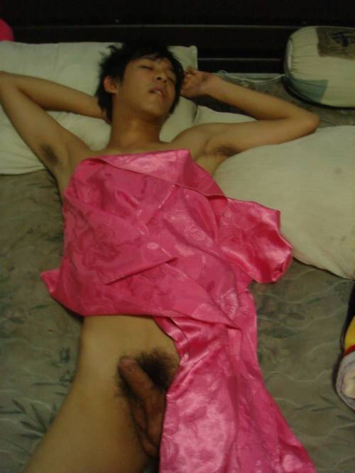 pantsu-nugimasu: Anything can happen in a barrack room. :)
