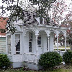 sweetsugur:  Dietz Doll House (1910) by Mark