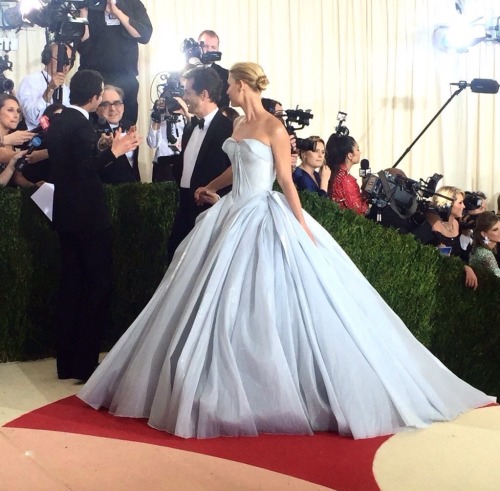 herotrice:tshifty:mividalocafam:Claire Danes dress slayed my life!if this isn’t magic then idk what 