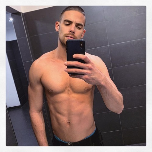 @diegord18 - 2019-01-04 08'08'11 Find us on Twitter : @le_masculin