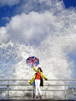 lensblr-network:  North-easterly swell. Broadstairs, UK by samchickphoto.tumblr.com