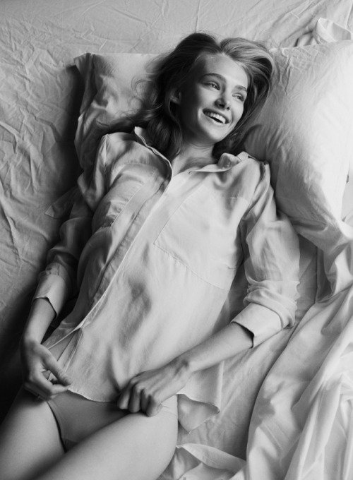 pedalfar:  Marnie Harris Poses for Rokas Darulis