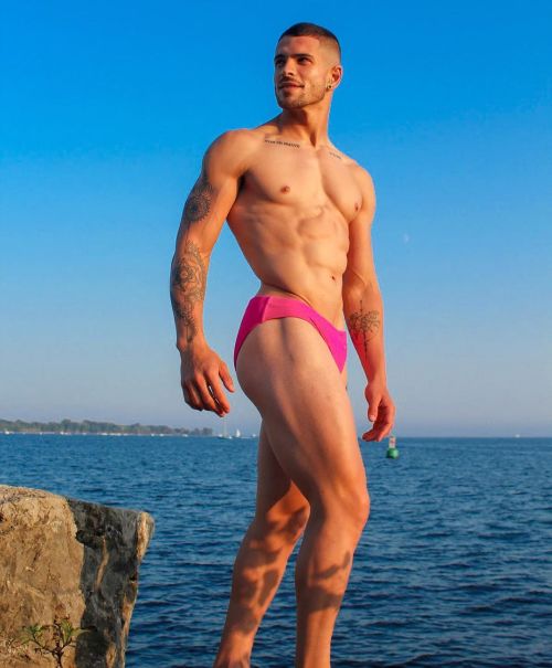 greenspeedos:  and he’s fine in pink!