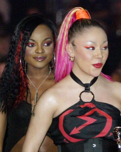 evilrashida:I’ve always been obsessed with what Mutya Buena wore to the Brit awards in 2003. 