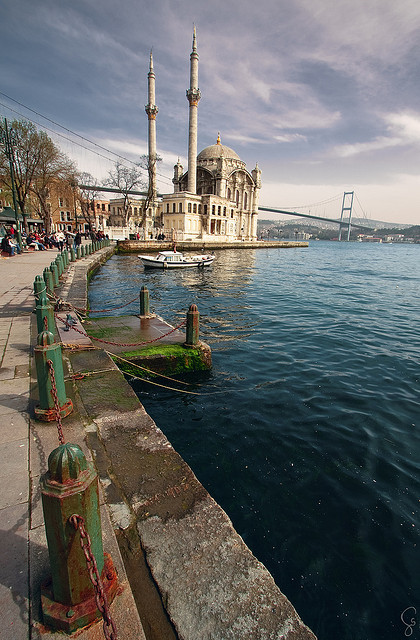 Ortaköy Mosque on the shores of Bosphorus, Istanbul, Turkey (by haelio).