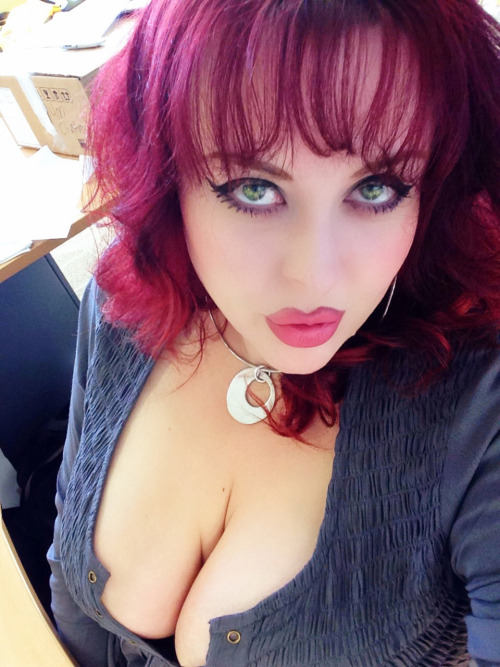 realwomenwivbigtitsrule: littlebunnysunshine: working…not terribly hard but at my desk! This is w
