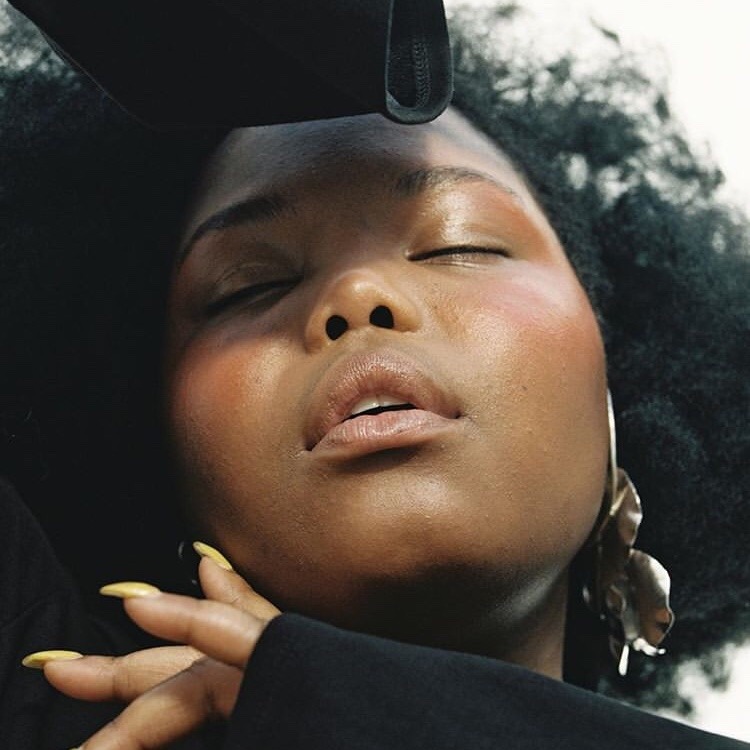 coutureicons:        fat girls are made for cuddling  