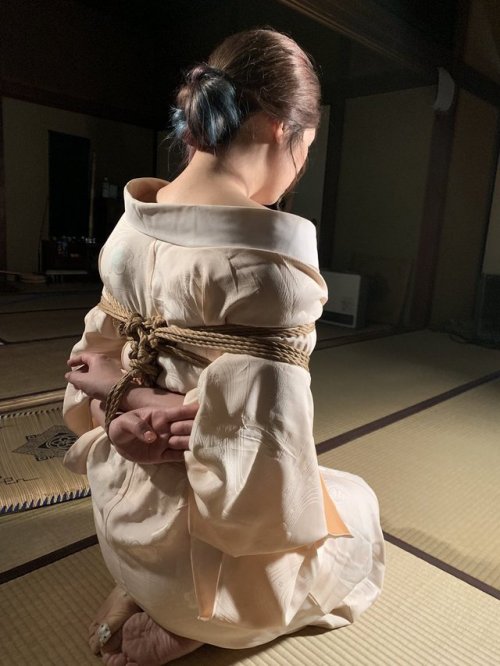 justscreenshots:Shibari & Photo Naka AkiraModel Reo Aizawa