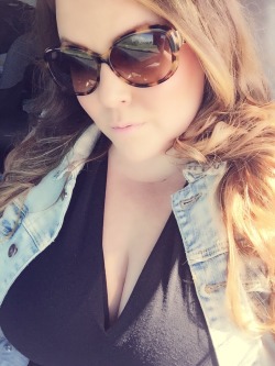 kurvygirlswag:A few g rated selfies from today✌🏻️