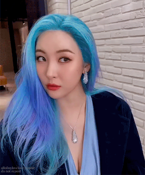 blue hair sunmi 🦋💙 #ultkpop#ksoloists#ggnet#kgoddesses#femaleidolsedit#goldeneraedit#secondgenidol#wgedit#femadolsedit#dazzlingidolsedit#sunminet#lee sunmi#sunmi#gif#mine #oof gotta love that instagram quality  #which is a tag ive used before apparently but the sentiment still stands