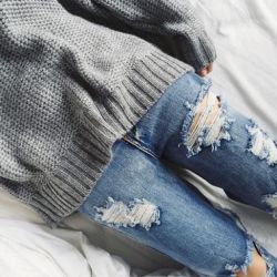 fabulous-looks:   Sweater » Ripped jeans