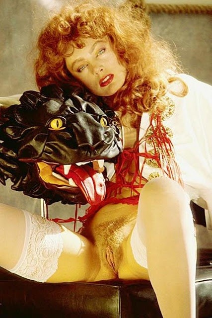 whenpussieswerefurry:  I need a leather black panther chair! Venezuela PH Pet May 1989