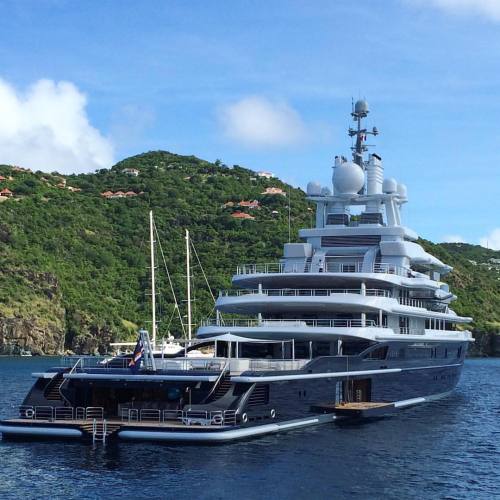 theyachtguy: 115m (377ft) Luna in St Barths  . Photo by @domasmasalas
