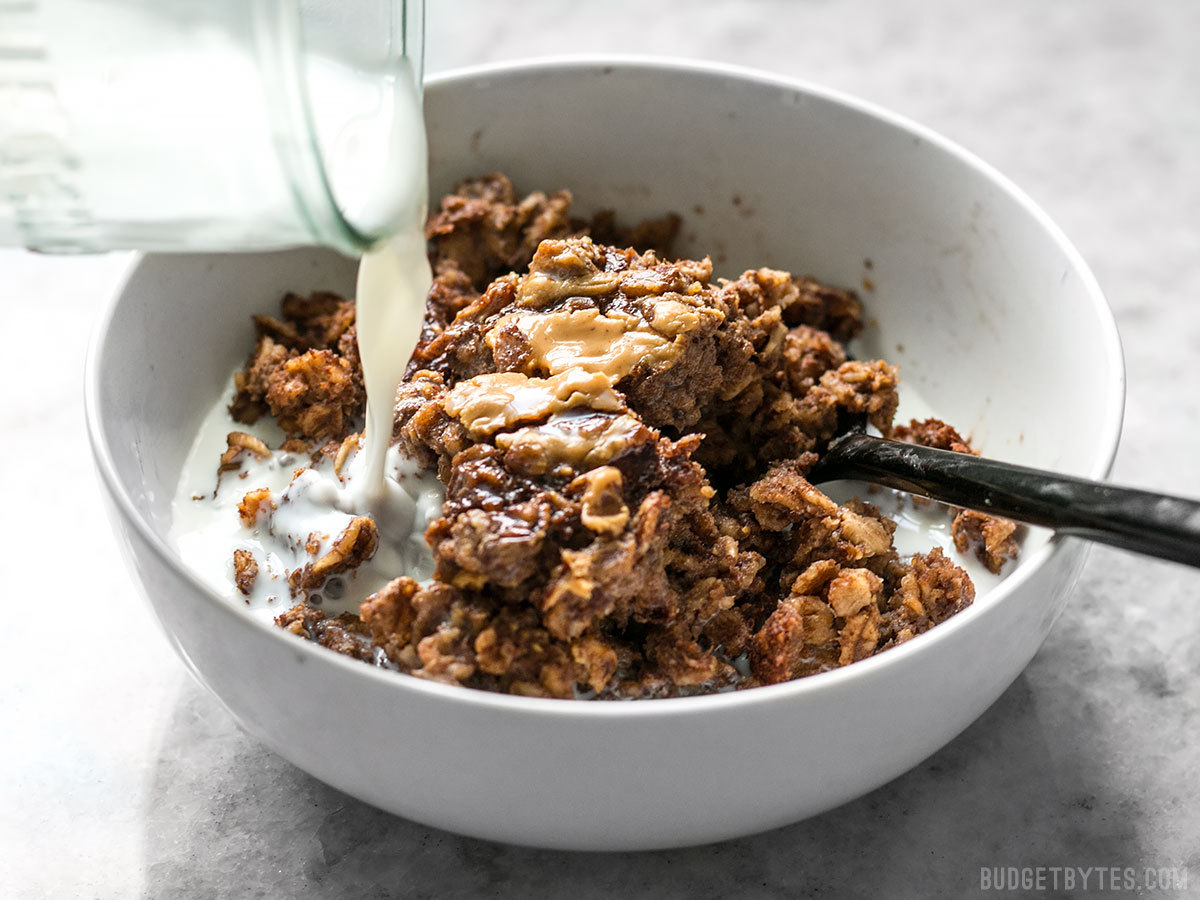 foodffs:  PEANUT BUTTER BROWNIE BAKED OATMEALFollow for recipesGet your FoodFfs stuff