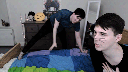 dreamyhowell:there he goes