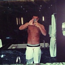 godh8sfags2:  hesgorgousandnaked:  Drakes leak dick photo (Leave them Dancers alone)follow:www.hesgorgousandnaked.tumblr.com    AHHHHHH!!!!!!!!