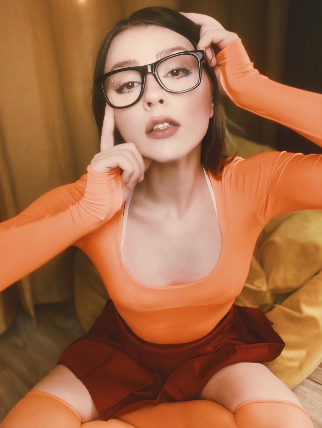 wearurpantieslove:getsomerouge:I was in love with Daphne since my childhood and I