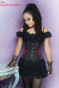 corset-fetish:  Corset FetishCorsets on Twitter