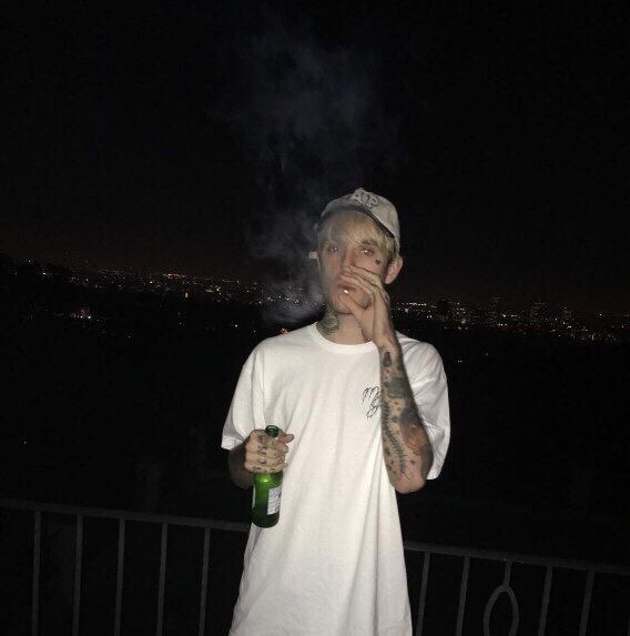 unlovedaddict:  cocaine lined up, secrets that im hiding